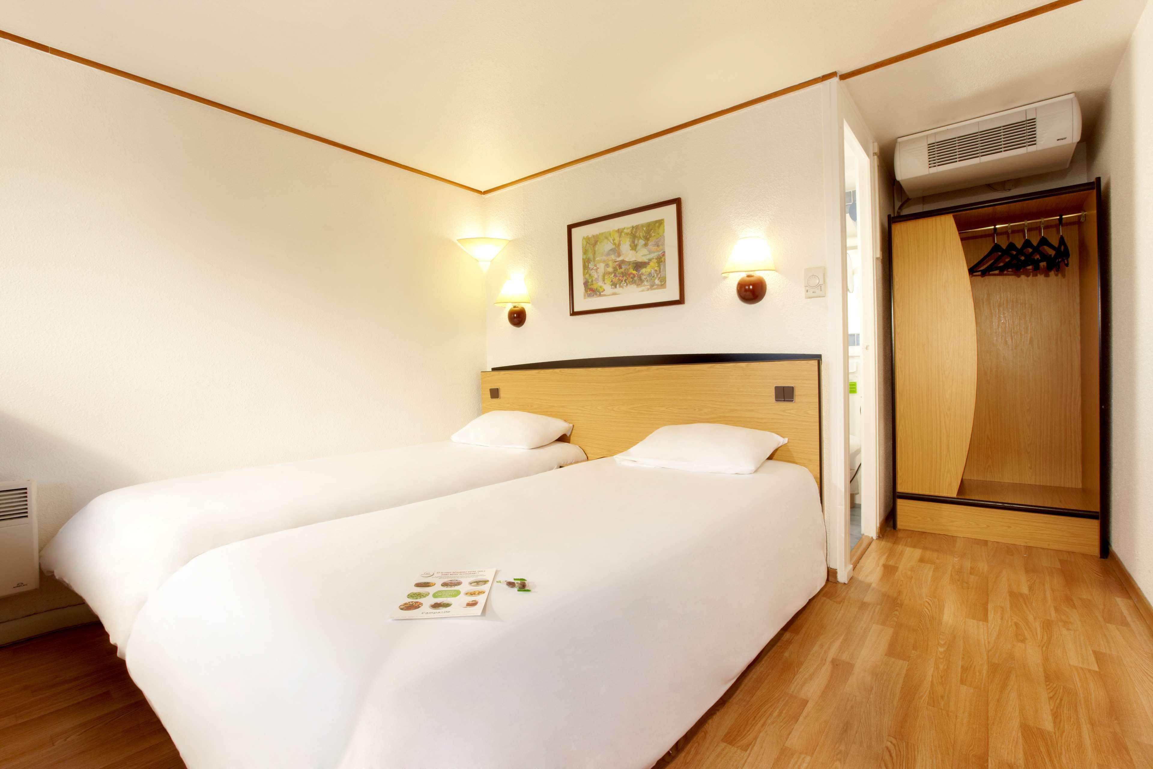Campanile Rouen Nord - Barentin Hotel Bagian luar foto