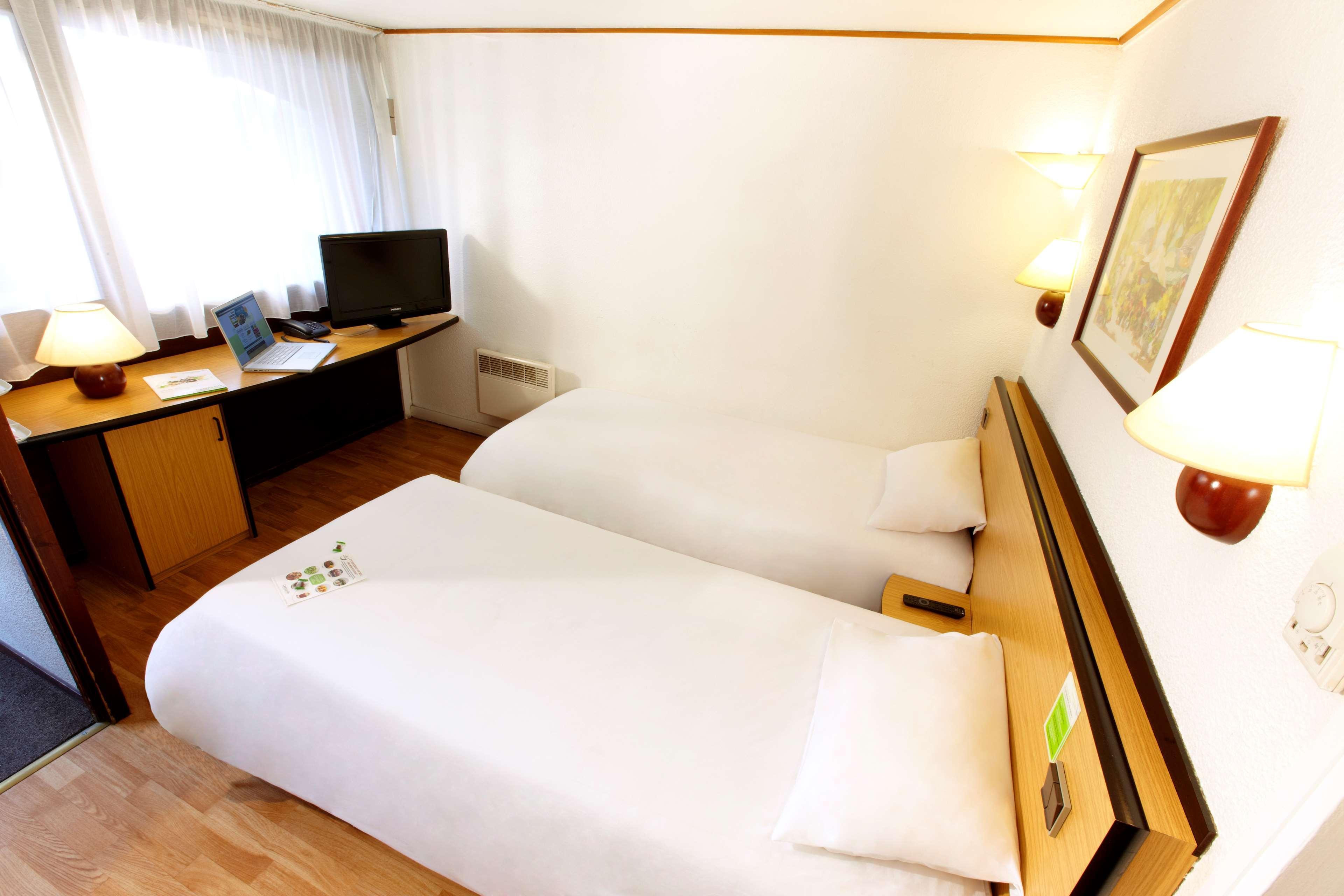 Campanile Rouen Nord - Barentin Hotel Bagian luar foto