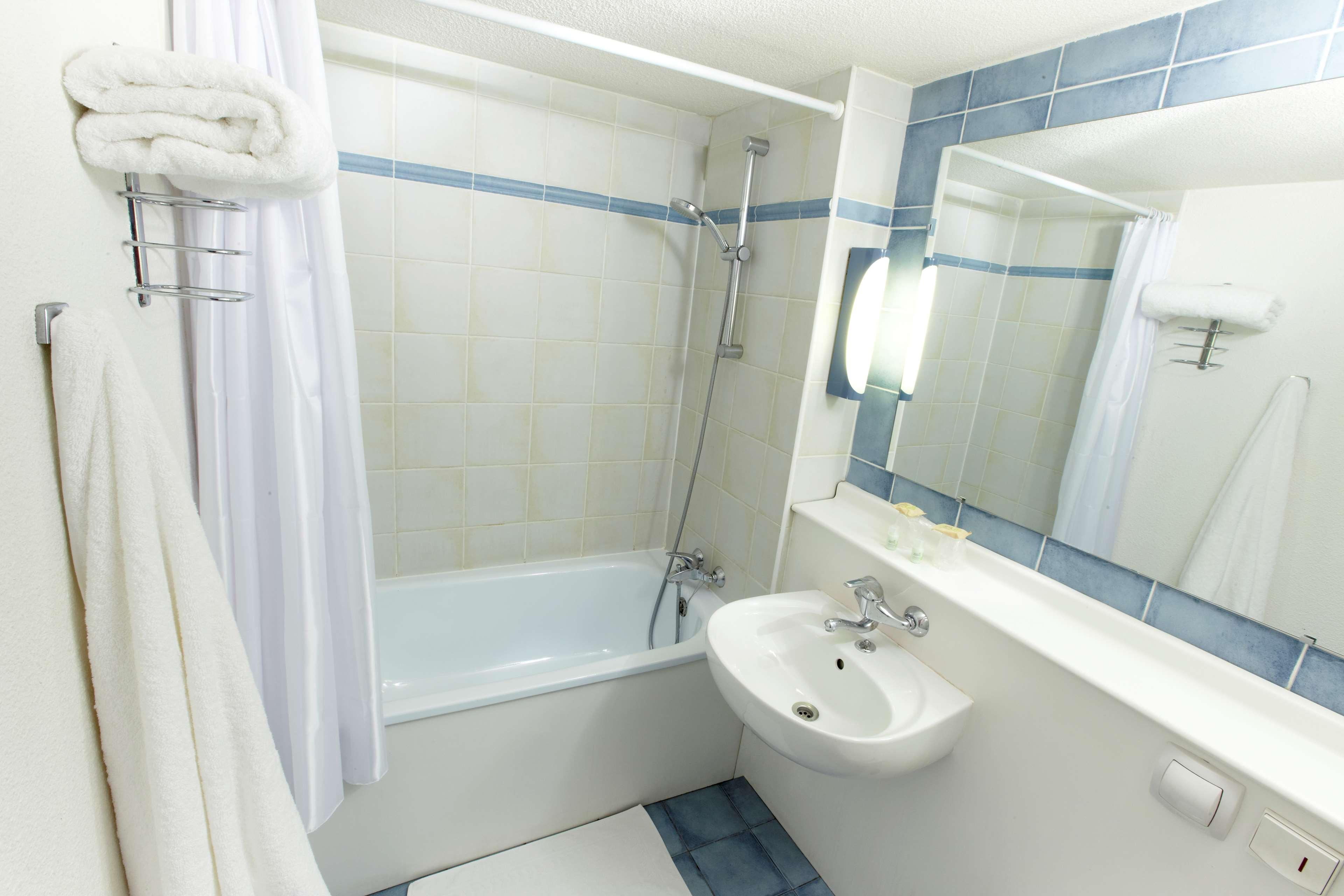 Campanile Rouen Nord - Barentin Hotel Bagian luar foto