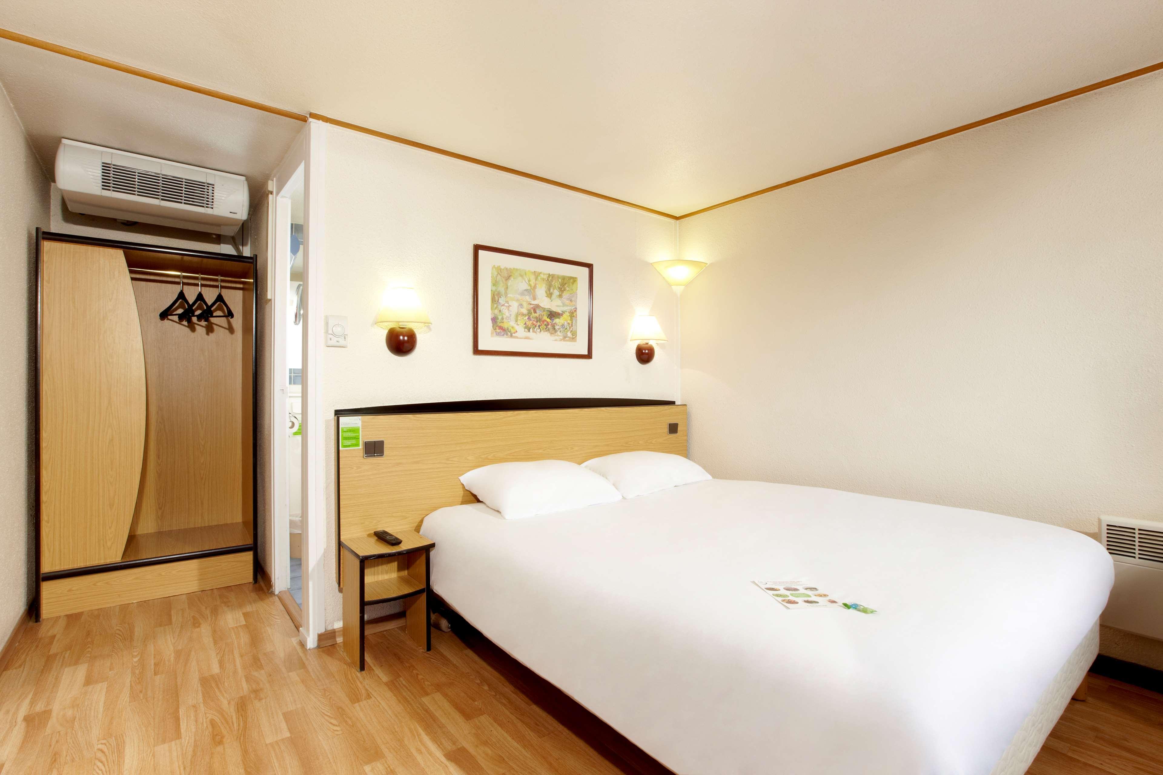 Campanile Rouen Nord - Barentin Hotel Bagian luar foto