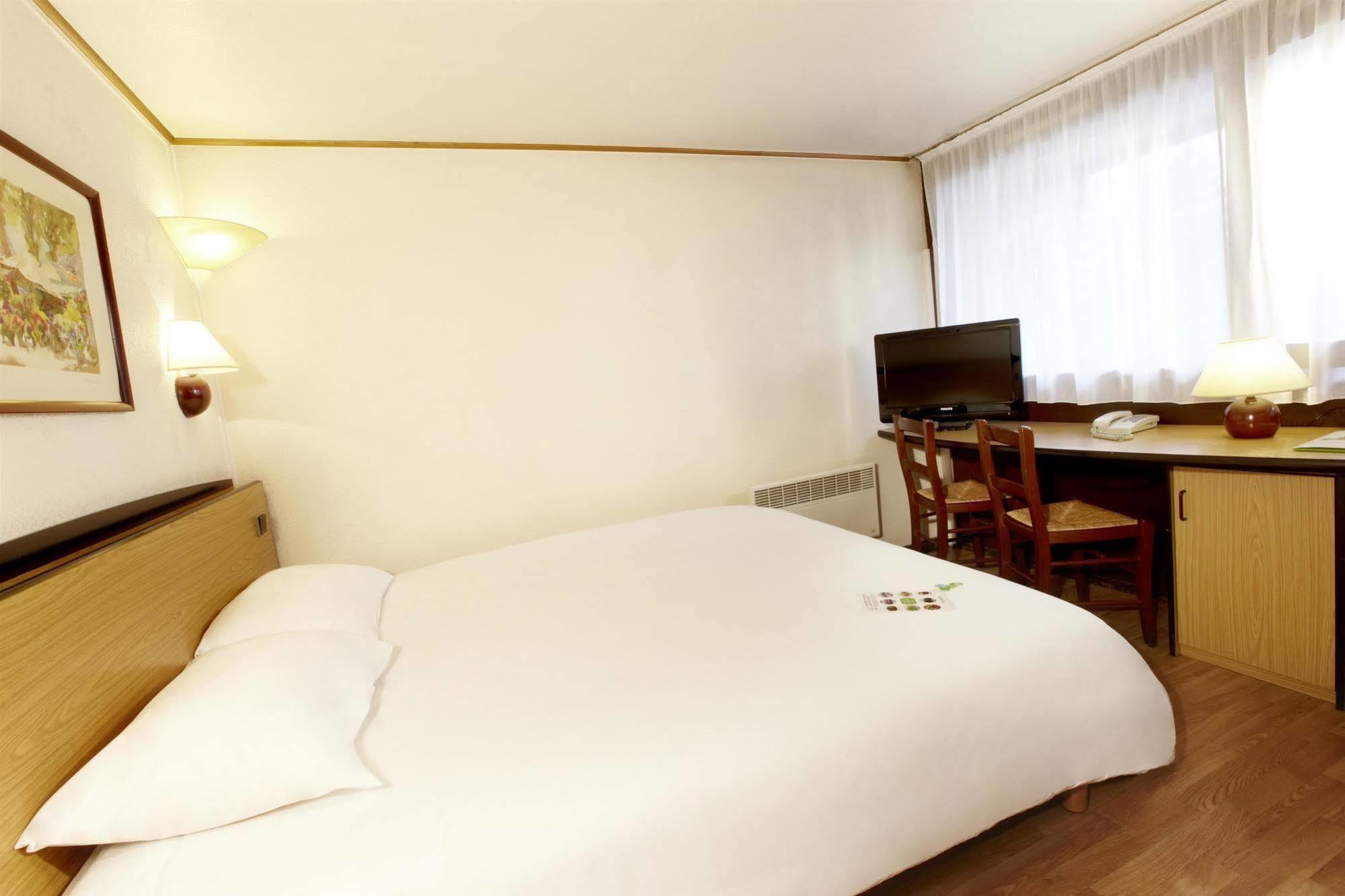 Campanile Rouen Nord - Barentin Hotel Bagian luar foto